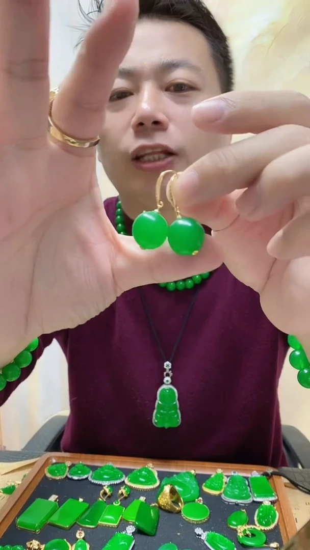 14K金镶嵌翡翠耳饰翡翠耳钩