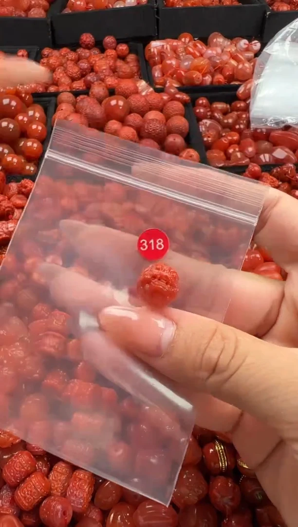 南红玛瑙未镶嵌颈饰2