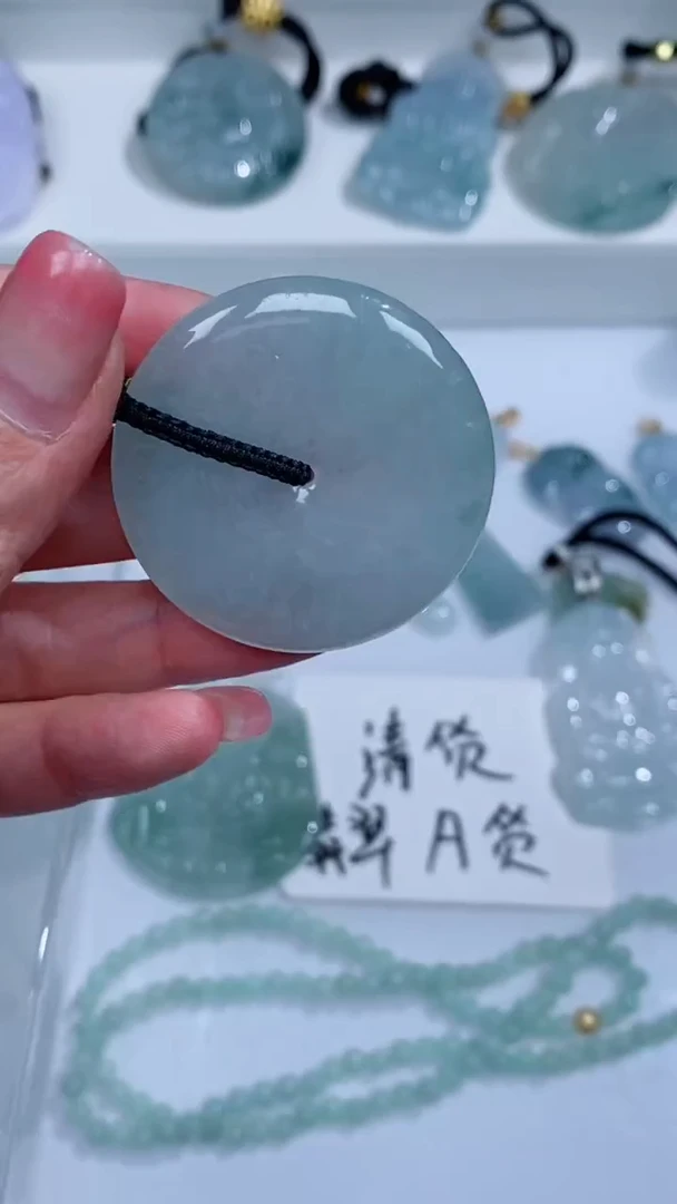 翡翠未镶嵌颈饰吊坠