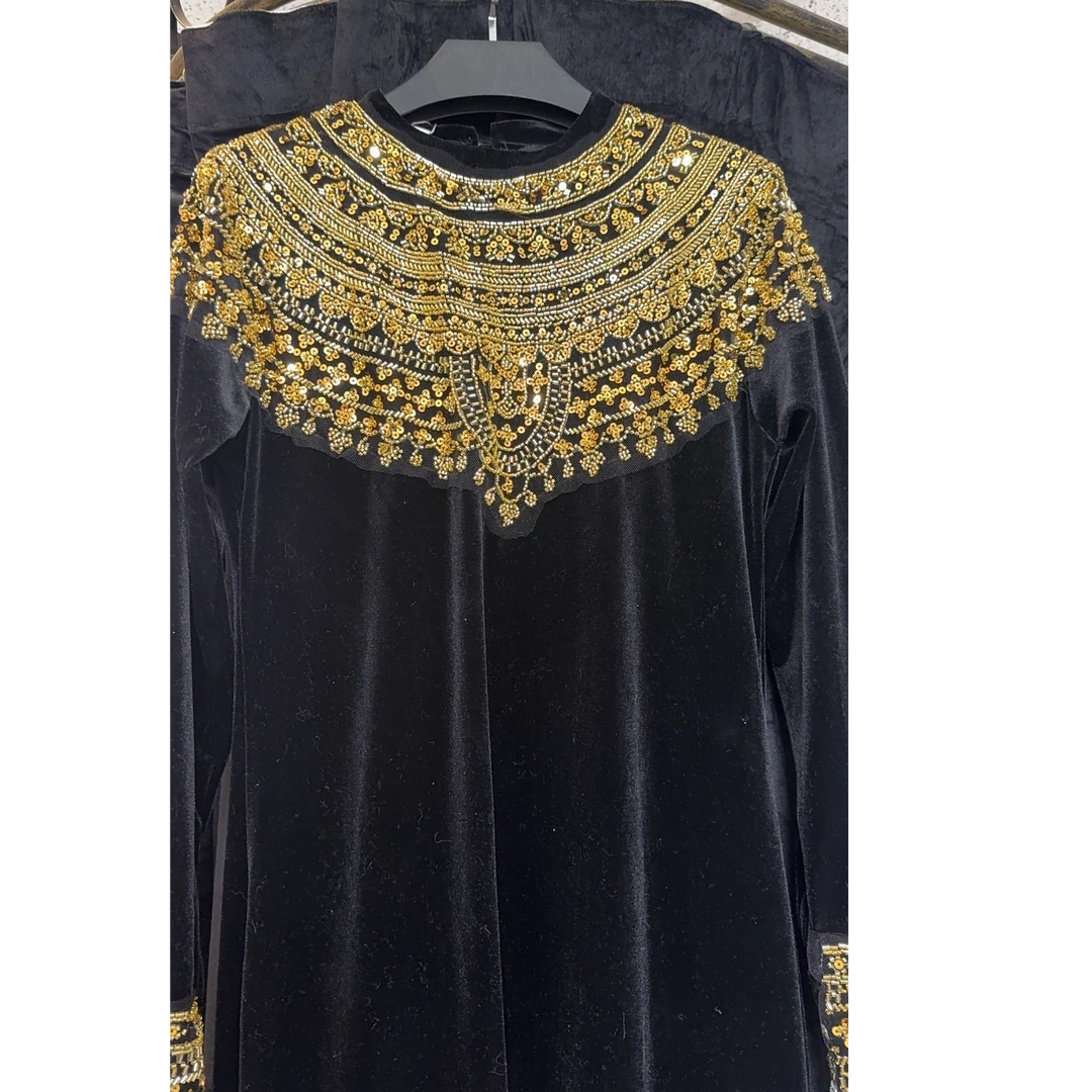 法式气质重工钉珠丝绒连衣裙圆领长袖显瘦开叉长裙