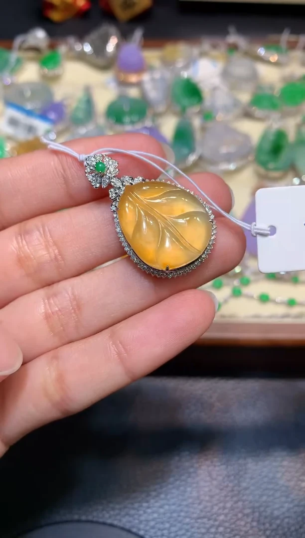 颈饰18K金镶嵌翡翠1