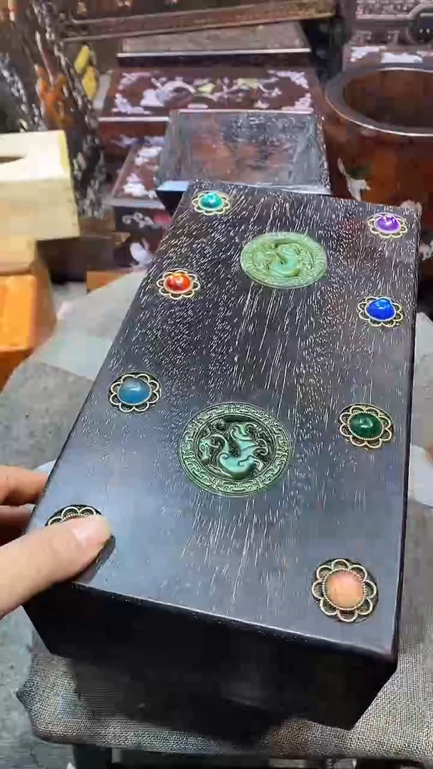 木木雕款大盒子一个