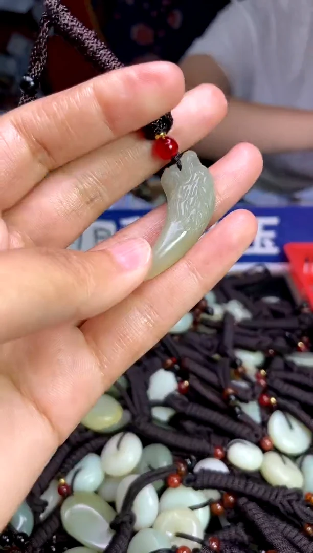 未镶嵌和田玉挂件1