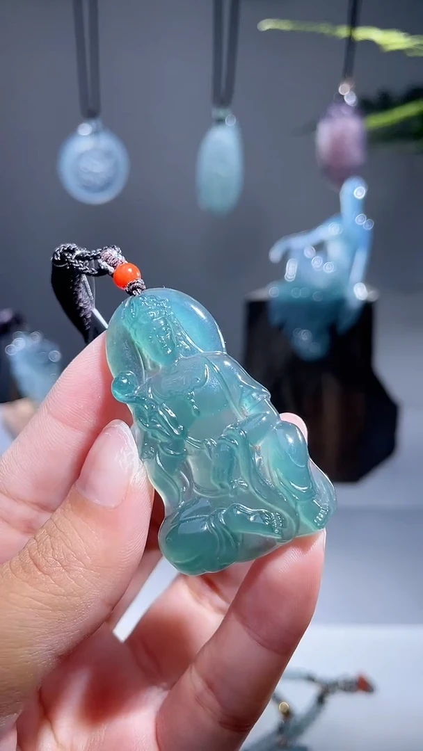 颈饰未镶嵌翡翠观音