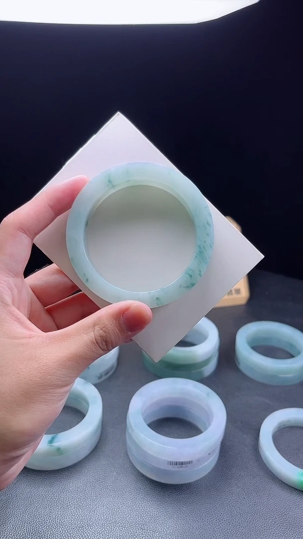 未镶嵌手镯定制翡翠王*儿定制