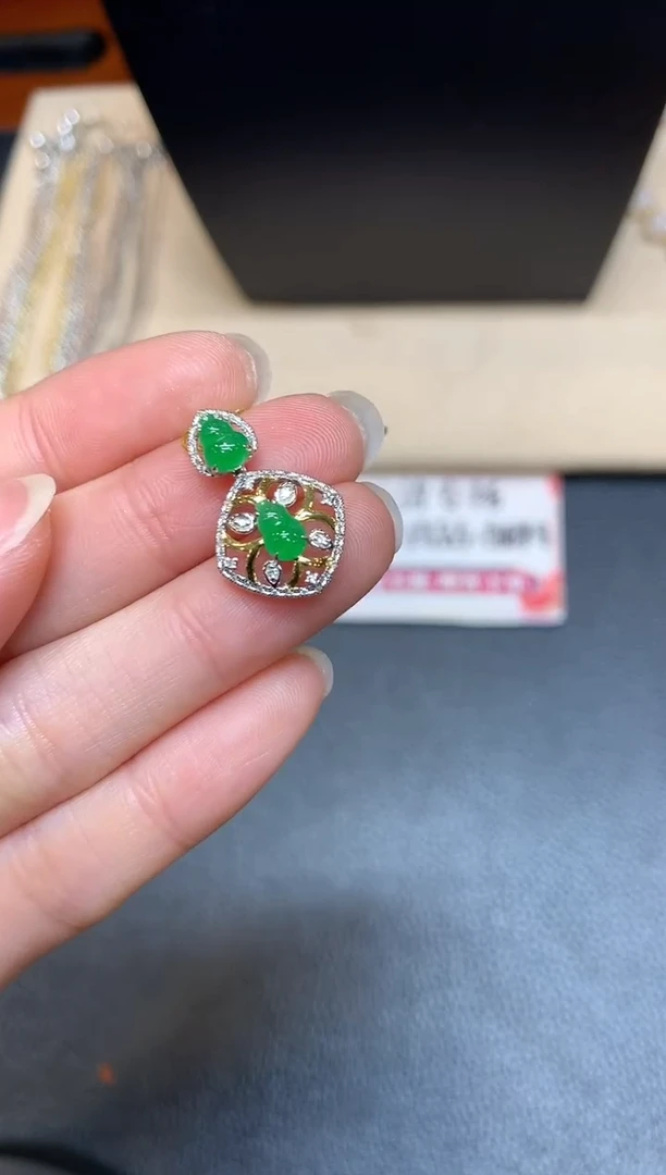 【闪购商品】翡翠颈饰18K金镶嵌【无鉴赏期