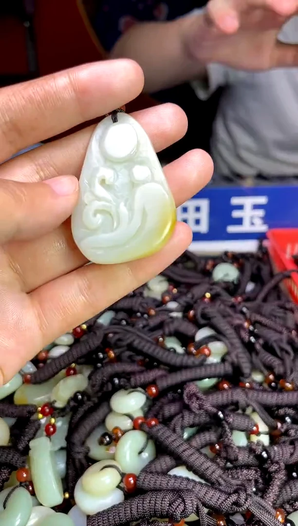 未镶嵌和田玉挂件1
