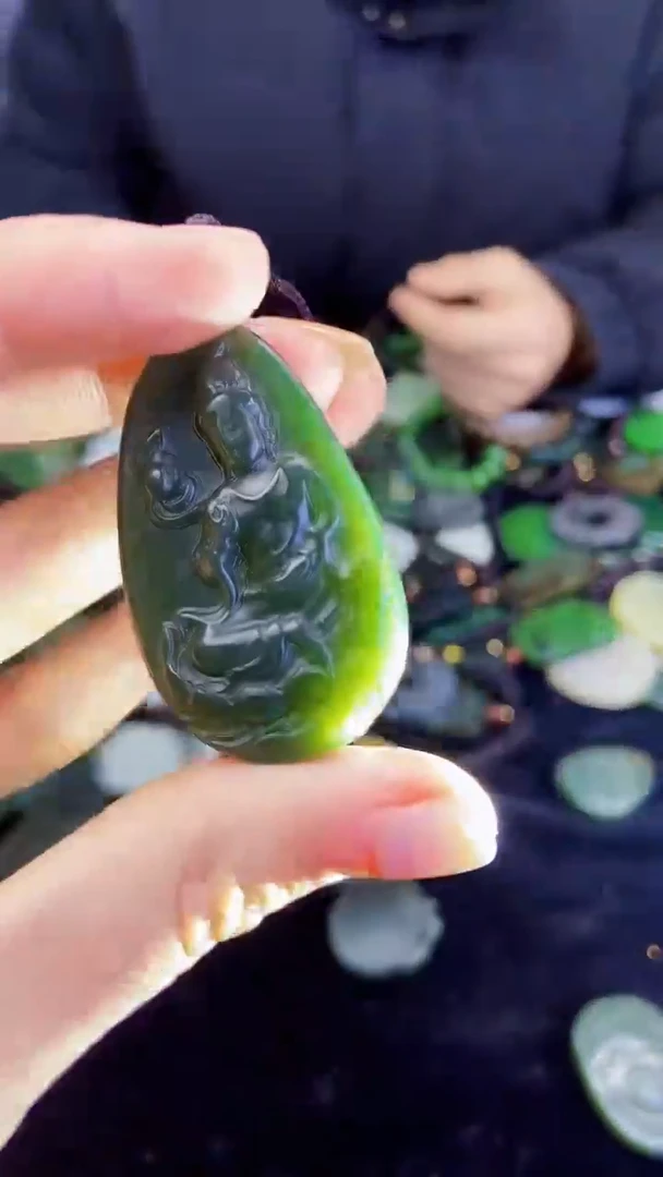 颈饰未镶嵌和田玉1