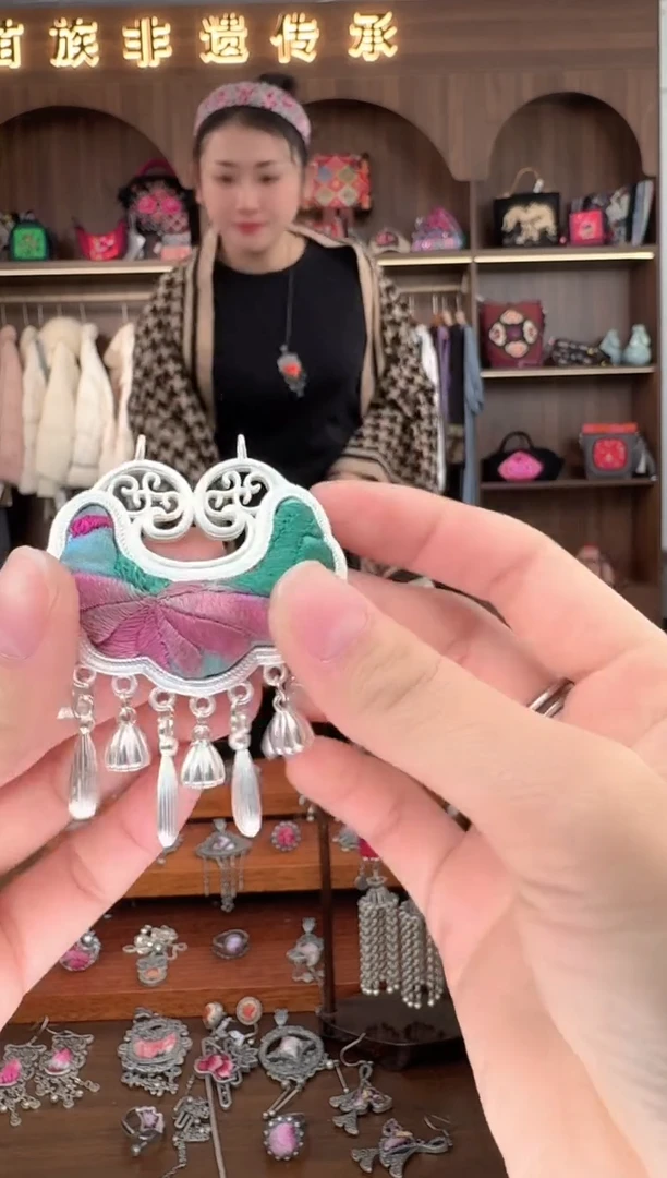 【闪购商品】织绣扶光苗绣传承98