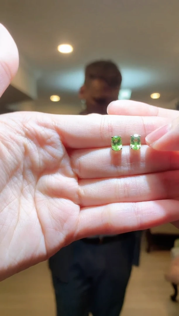 橄榄石耳饰银S925镶嵌耳饰