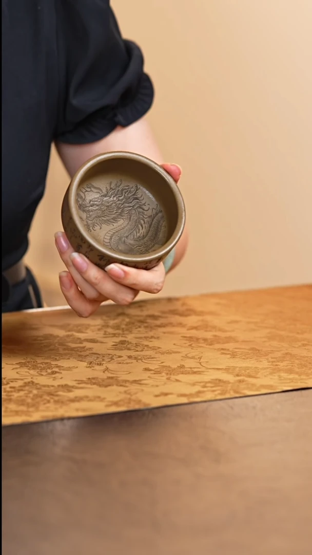 茶杯紫砂宜兴原矿紫砂蟹壳青龙行天下刻绘主人杯
