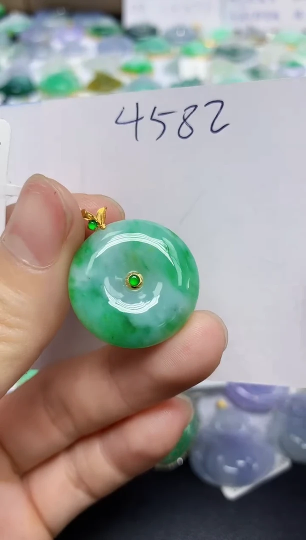 翡翠18K金镶嵌颈饰天然缅甸翡翠A货