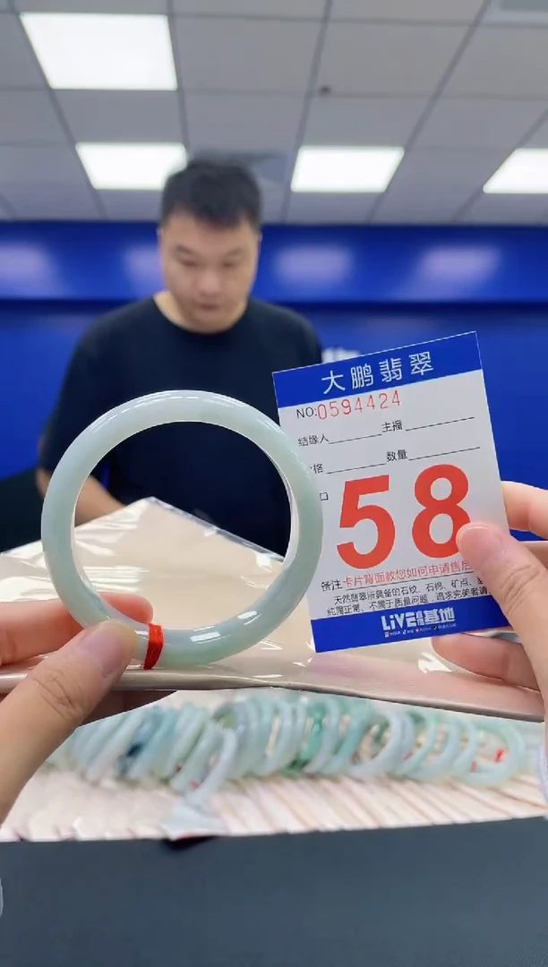 翡翠手镯未镶嵌AAAAAAAA
