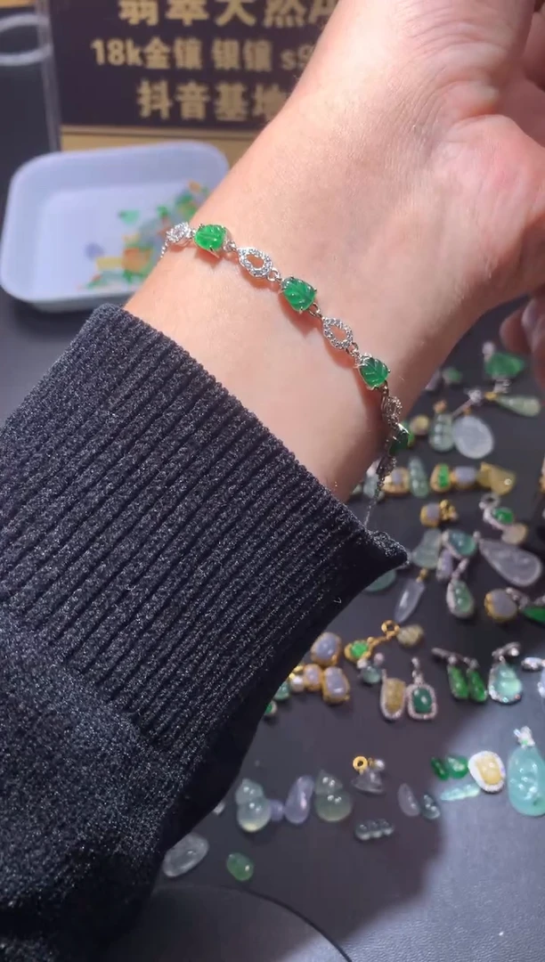 吊坠(不含链)未镶嵌翡翠凶****?1