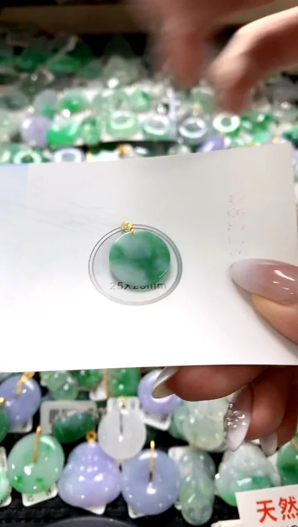颈饰18K金镶嵌翡翠1111111111111111