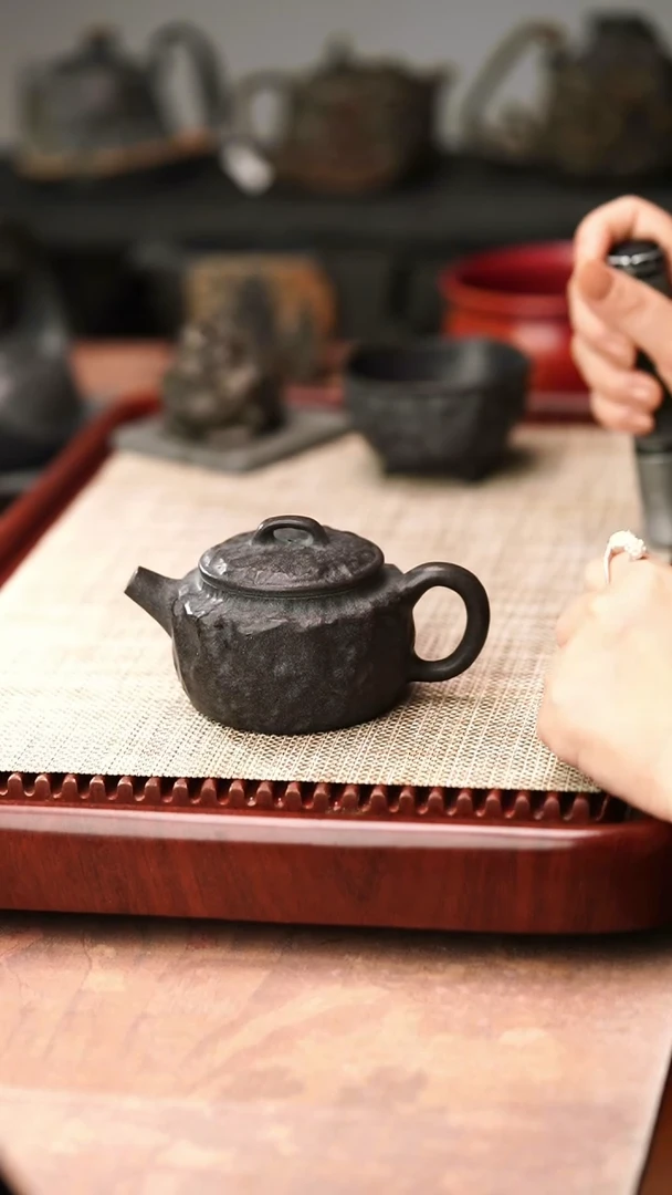 归玉堂冰碛岩重工雕刻石韵肌理德中壶180cc