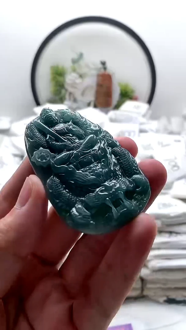 颈饰未镶嵌翡翠虚空藏