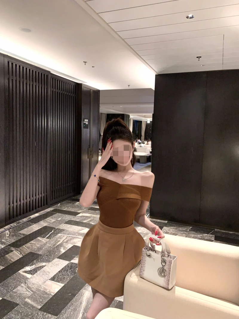 复古设计感露肩交叉挂脖针织背心夏季显瘦百搭南瓜裙裤