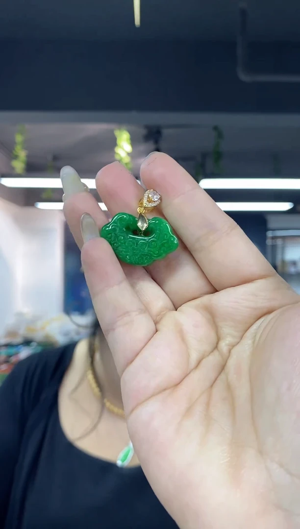 吊坠(不含链)未镶嵌翡翠多样性发其一颜色微差