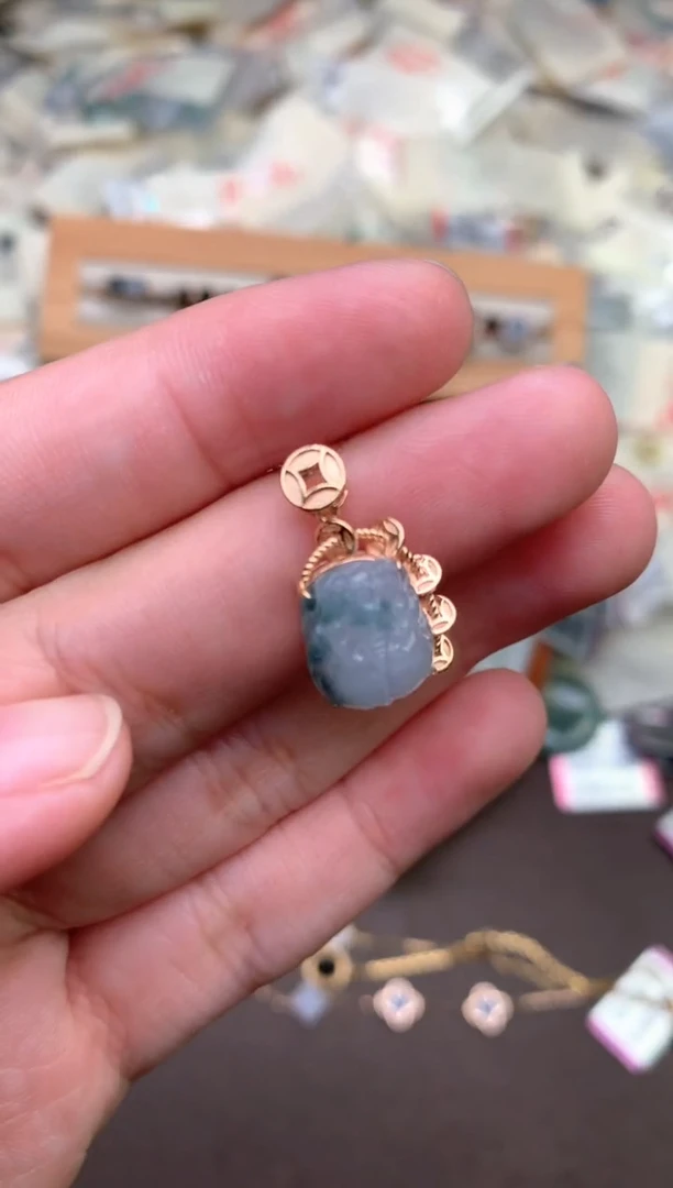 18K金镶嵌挂件翡翠一