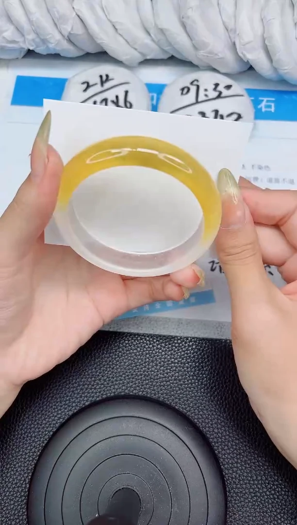 石英质玉手镯未镶嵌148-60