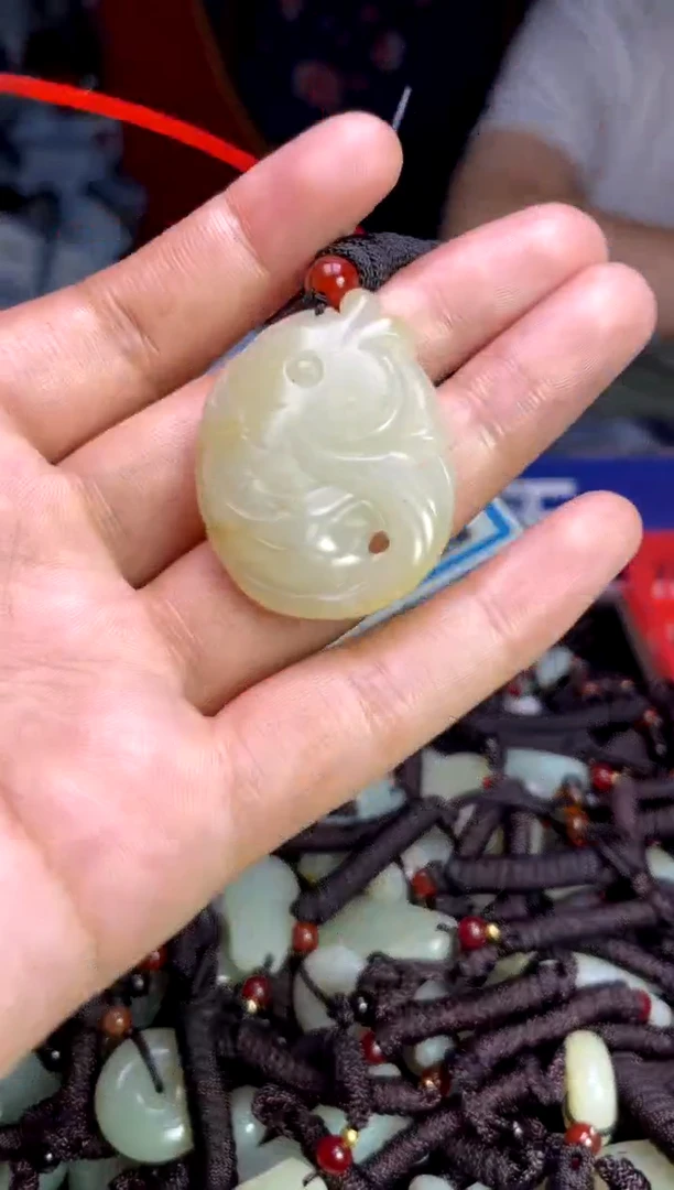 未镶嵌和田玉摆件1