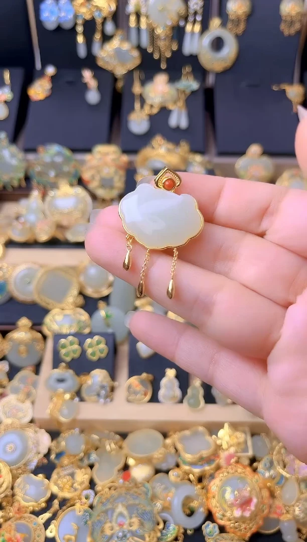 颈饰银S925镀金镶嵌和田玉花丝镂空如意流苏吊坠