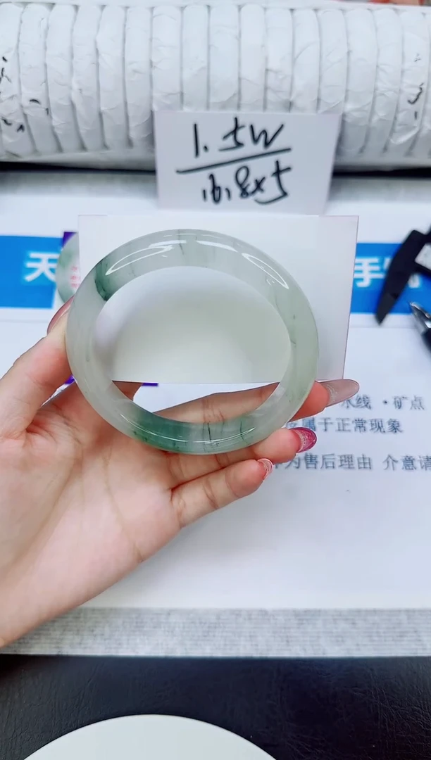 未镶嵌手镯石英质玉108/62.8