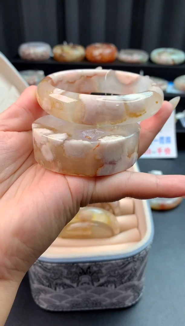 未镶嵌手镯石英质玉（62圈口）赠送镯心