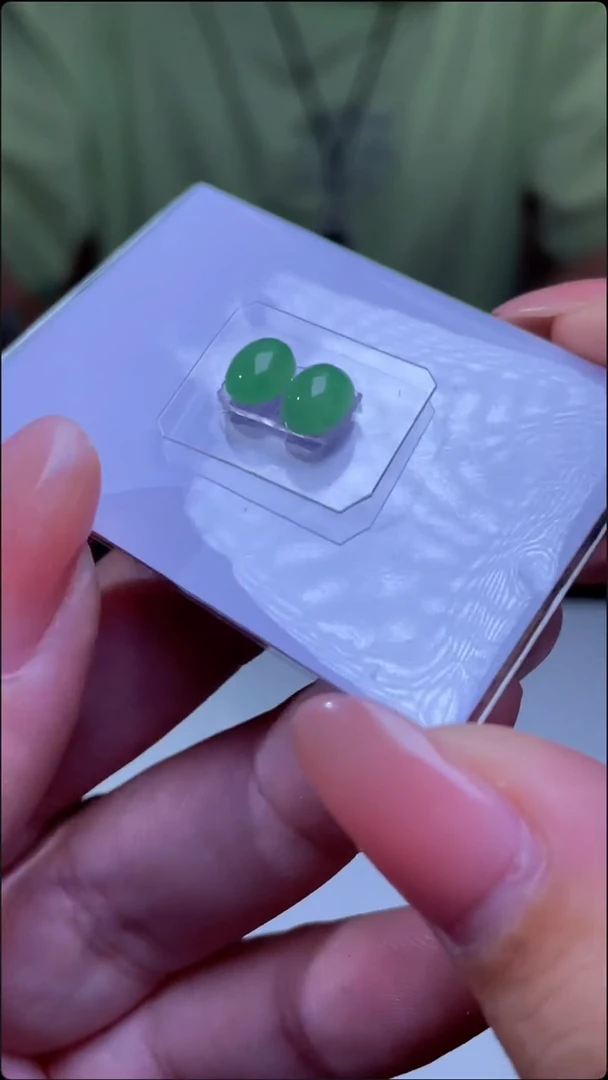定制翡翠未镶嵌蛋面一对