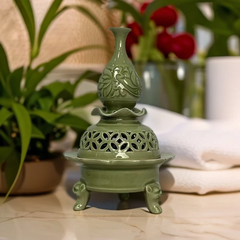 【觀文荐瓷】耀州窑青瓷手工刻花22cm莲纹宝瓶镂空三足香炉