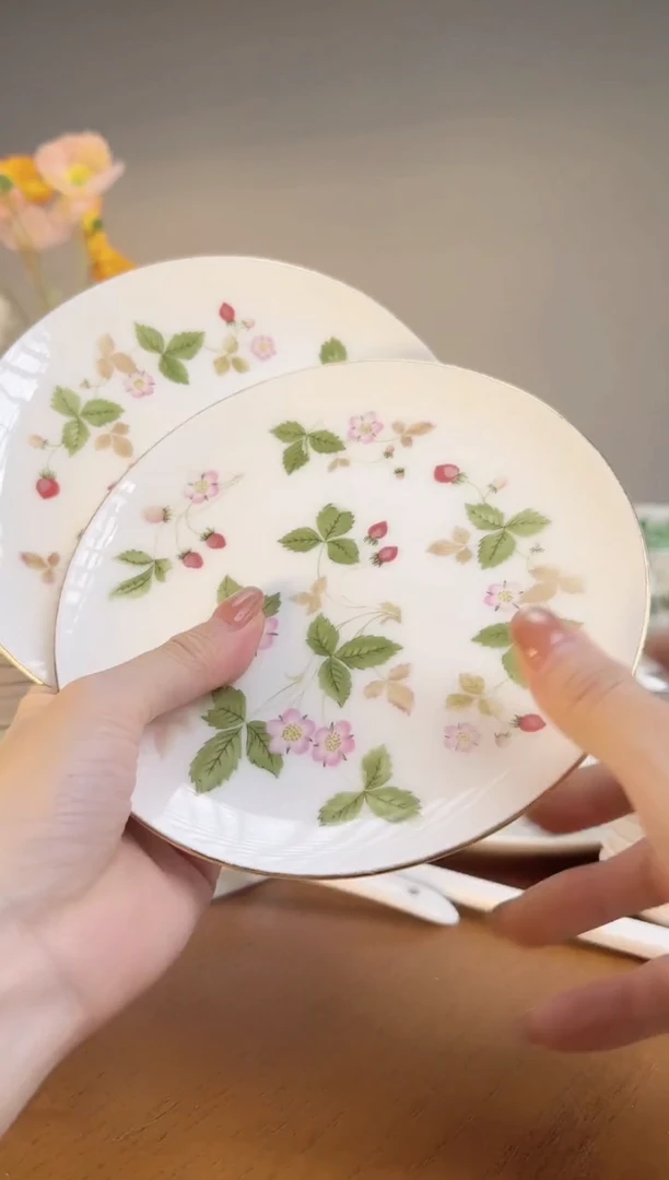 【闪购商品】莓高骨瓷6寸浅盘2个莓高骨瓷6寸浅盘2个