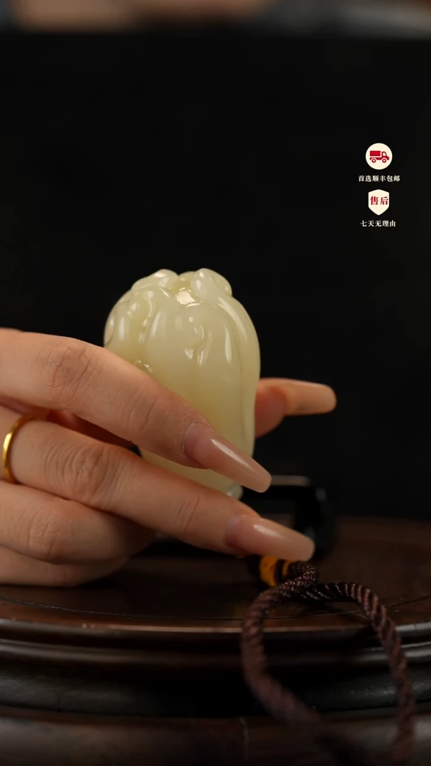 云南石竹叶青雕刻：丰收佛手瓜手把件