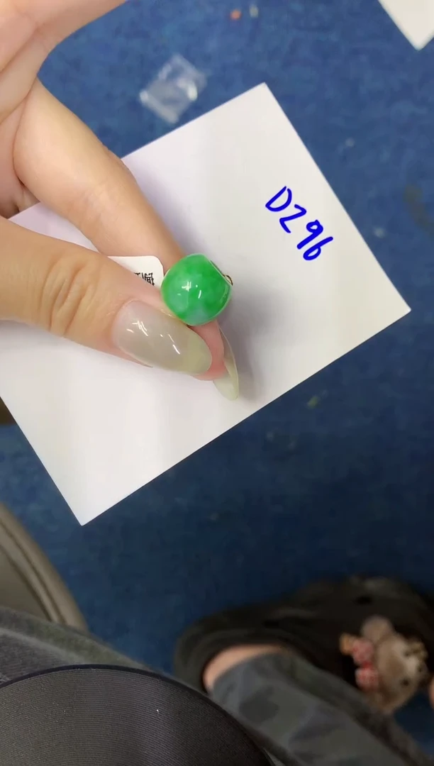 翡翠未镶嵌颈饰缅甸天然翡翠A货