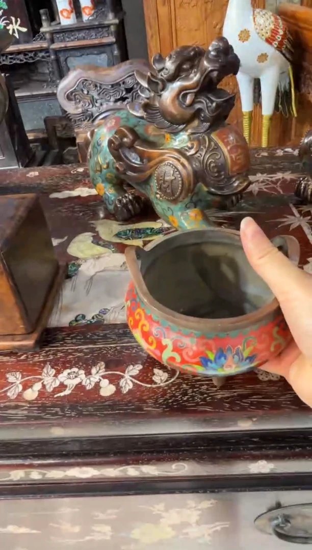 木珐琅彩红香炉368.88888