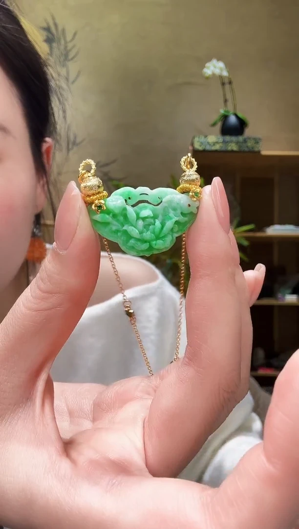 颈饰未镶嵌翡翠吊坠