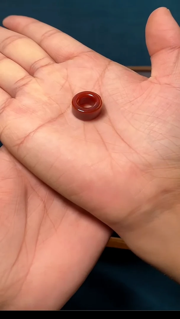 未镶嵌无玛瑙/玉髓瓦西牛血红跑环