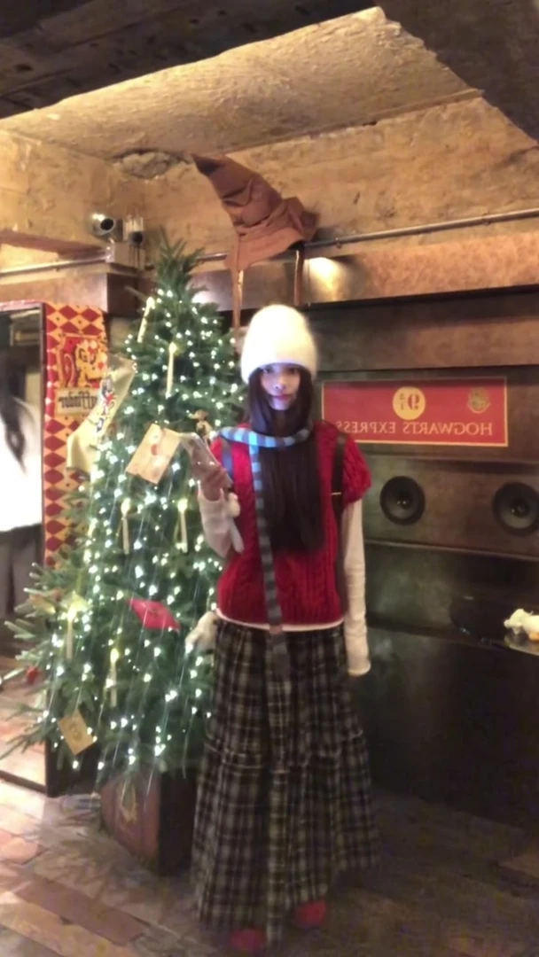 圣诞红圆领短袖毛衣女2025元气美少女叠穿毛衣打底衫半身裙三件套