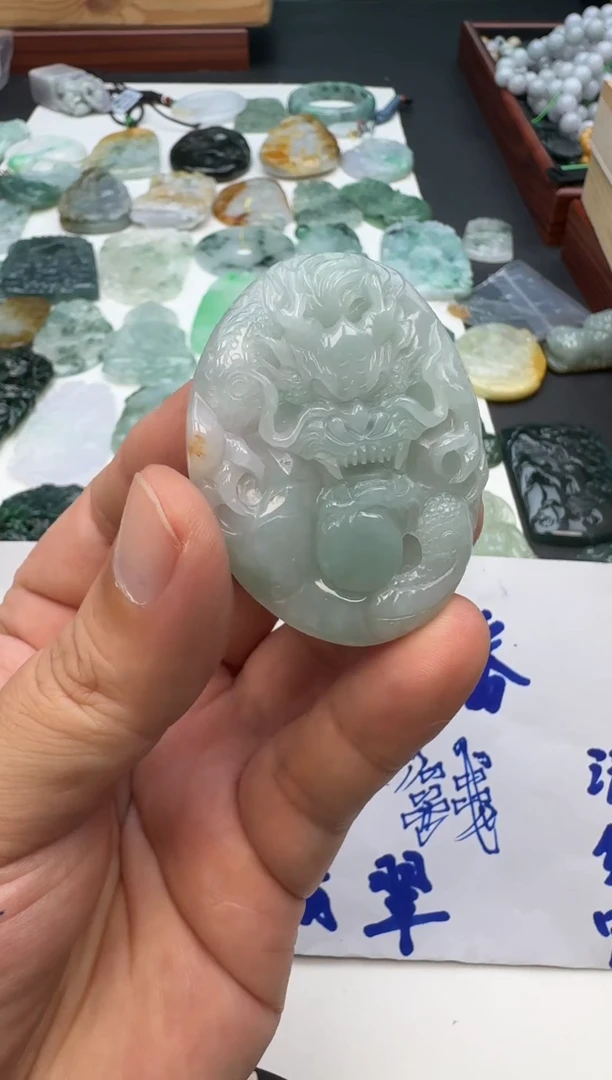翡翠未镶嵌颈饰1