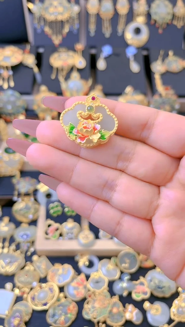 【闪购商品】和田玉吊坠银S925镀金镶嵌花开富贵祥云如意锁吊坠