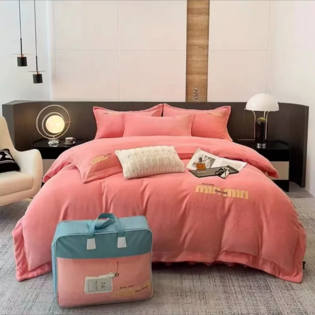 高端A类加厚13斤全消光牛奶绒床盖款四件套冬季保暖刺绣床盖款