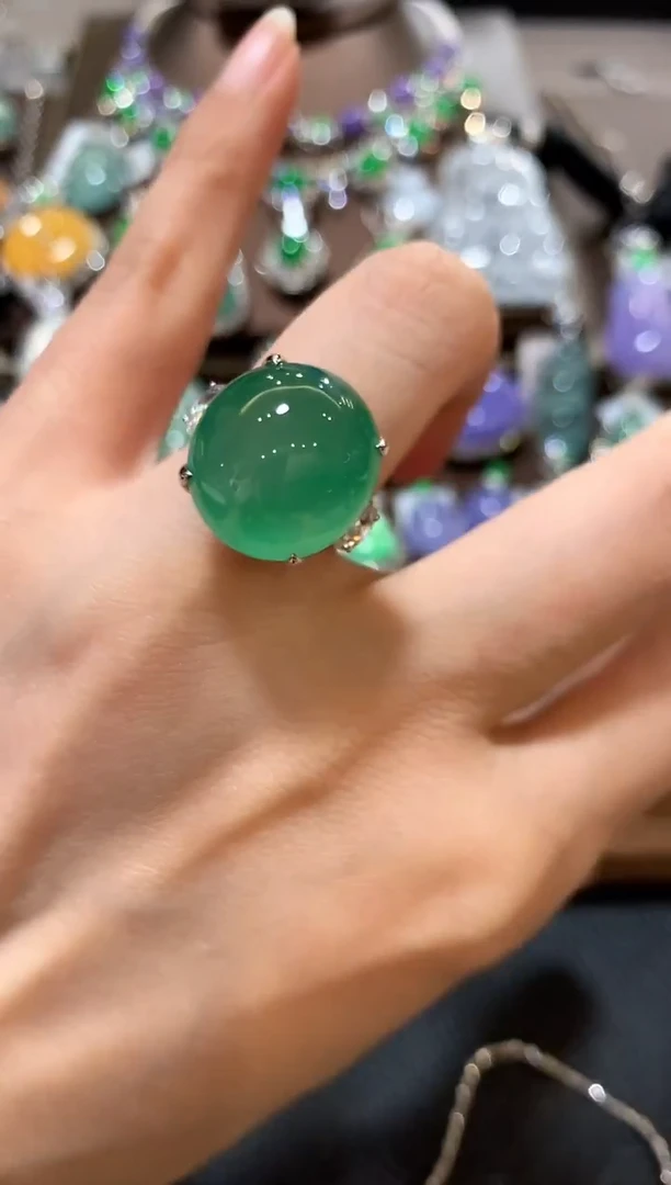 18K金镶嵌戒指翡翠喜*m44