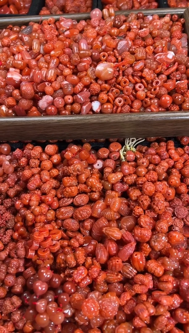 颈饰未镶嵌南红玛瑙1