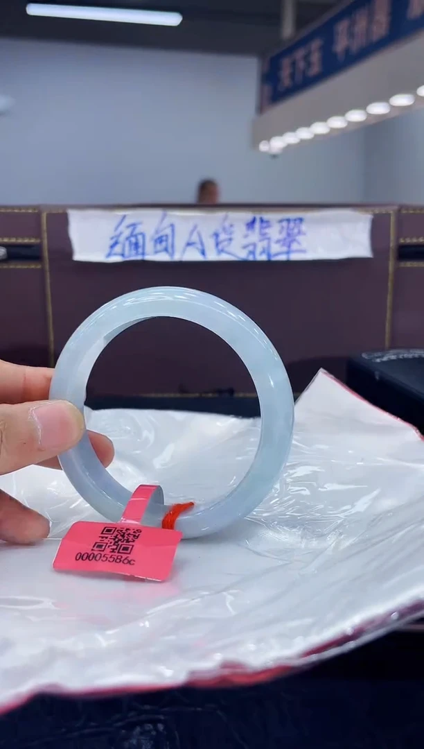 未镶嵌手镯翡翠18