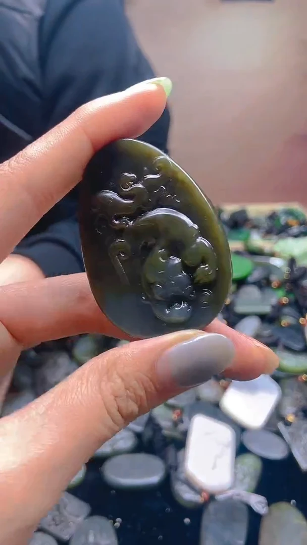 颈饰未镶嵌和田玉1