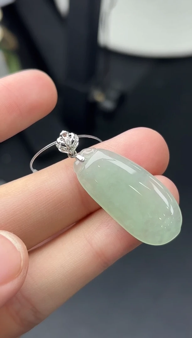 18K金镶嵌挂件翡翠福瓜