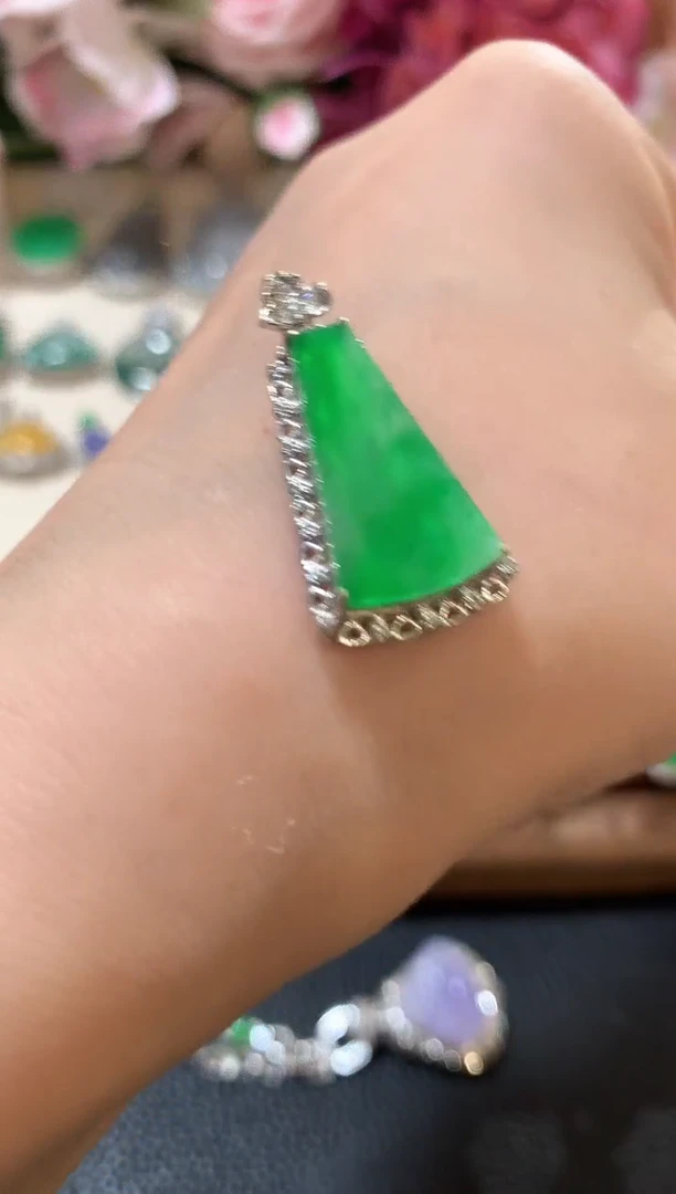 吊坠(不含链)18K金镶嵌翡翠z75