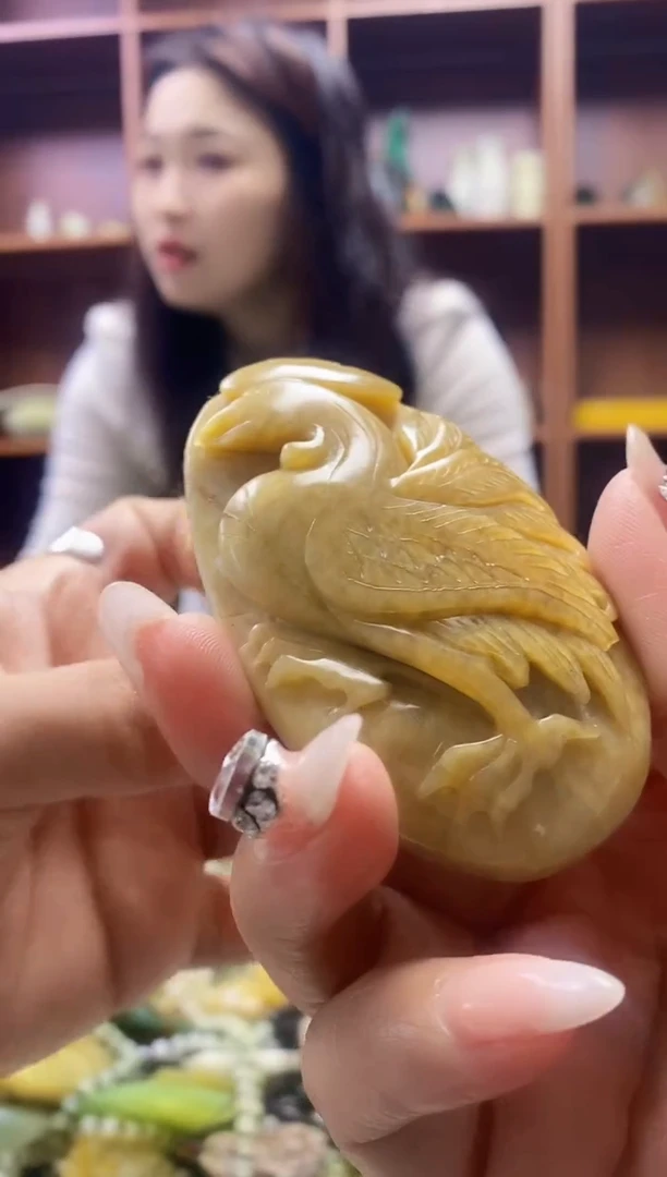 未镶嵌蛇纹石玉吊坠
