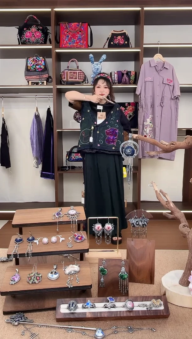 织绣A18黔东南苗族刺绣 马甲+裤子