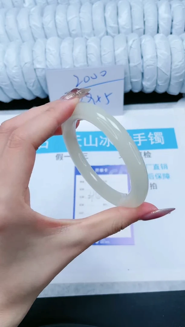 【闪购商品】石英质玉手镯未镶嵌74-59.